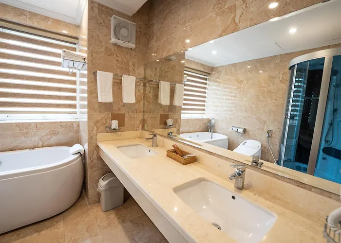 Hotel Huong Bien *